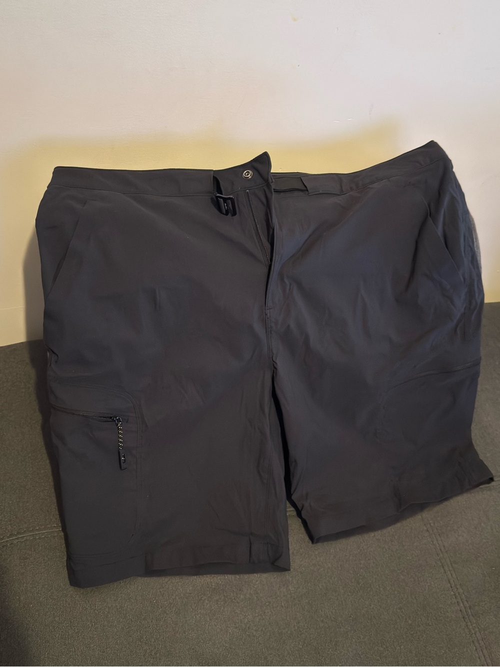 Men's Marine Cargo Shorts with Zip Utility Pocket - Casual Performance